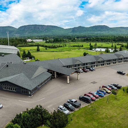 Best Western Plus Norwester Hotel & Conference Centre Тъндърбей Екстериор снимка