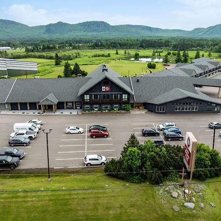 Best Western Plus Norwester Hotel & Conference Centre Тъндърбей Екстериор снимка