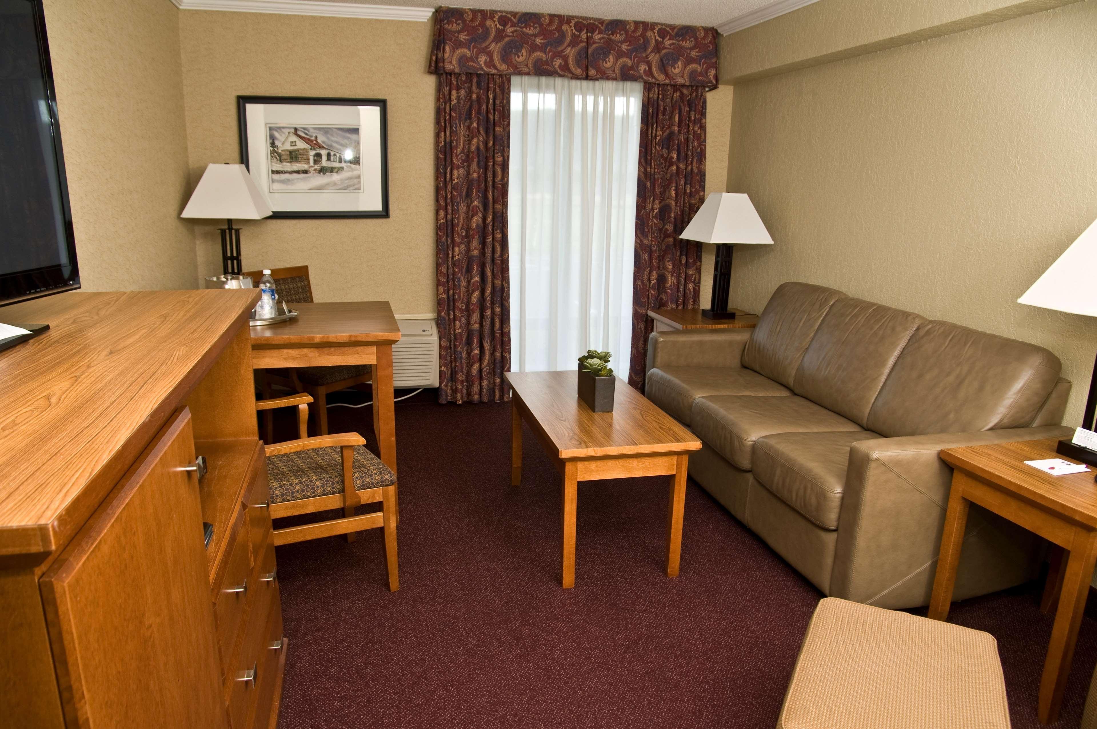 Best Western Plus Norwester Hotel & Conference Centre Тъндърбей Екстериор снимка