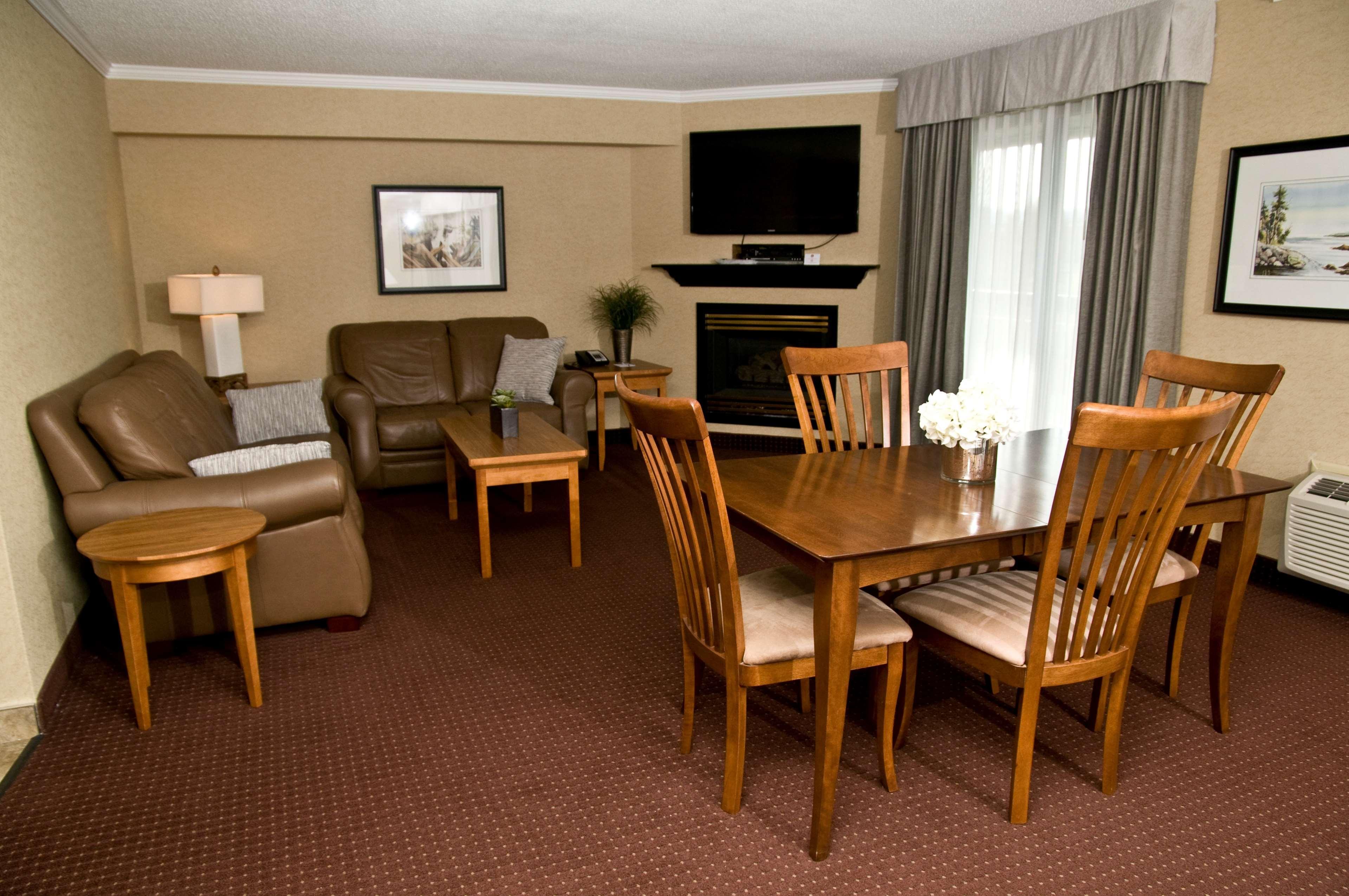 Best Western Plus Norwester Hotel & Conference Centre Тъндърбей Екстериор снимка