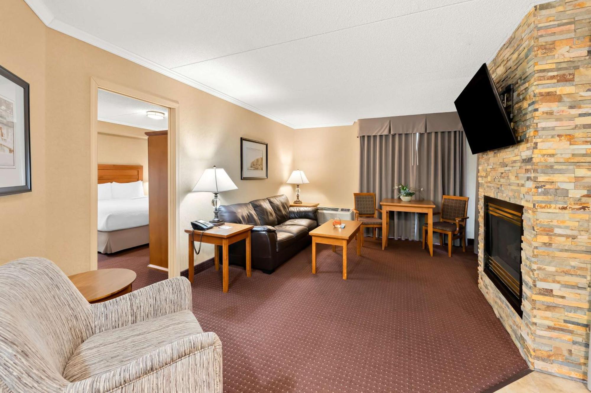 Best Western Plus Norwester Hotel & Conference Centre Тъндърбей Екстериор снимка