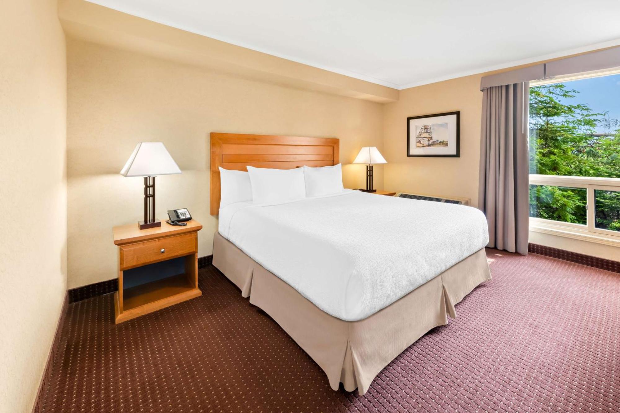 Best Western Plus Norwester Hotel & Conference Centre Тъндърбей Екстериор снимка