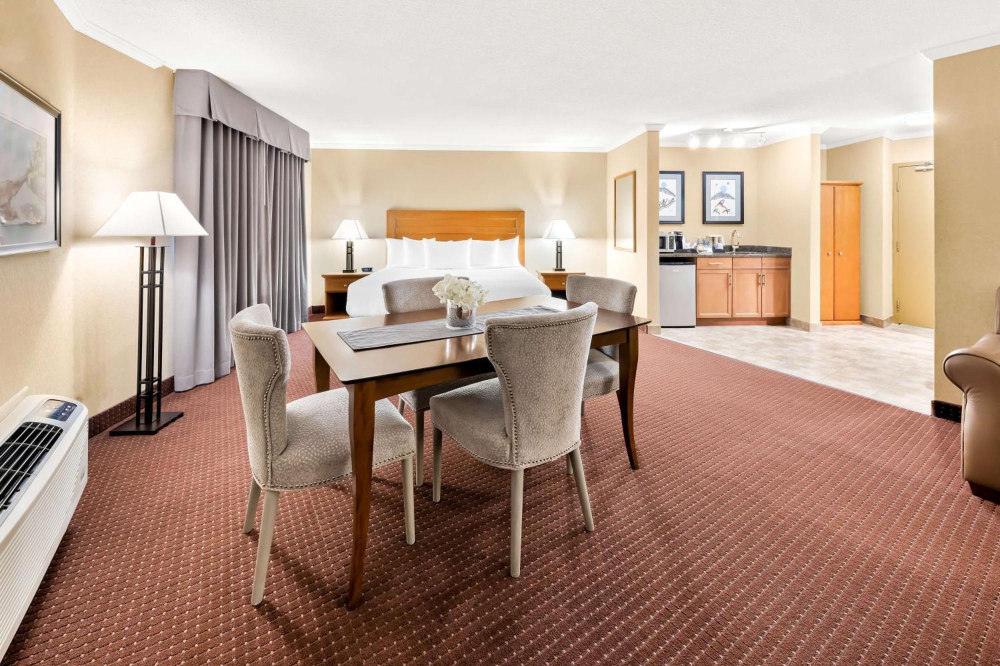 Best Western Plus Norwester Hotel & Conference Centre Тъндърбей Екстериор снимка