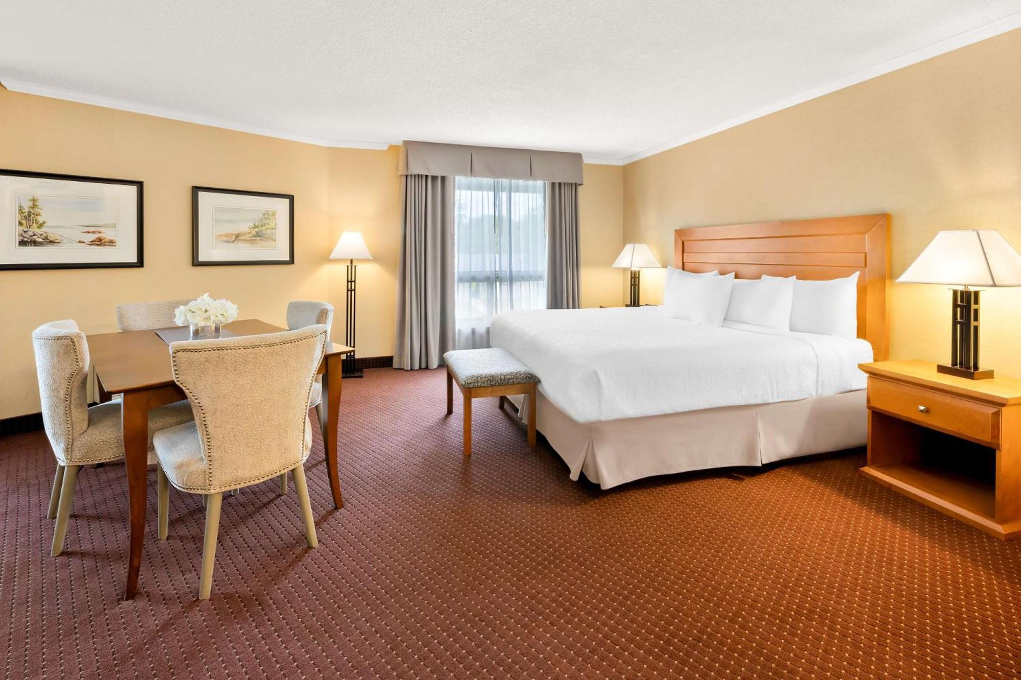 Best Western Plus Norwester Hotel & Conference Centre Тъндърбей Екстериор снимка