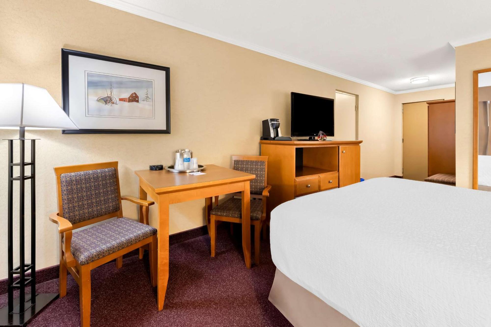 Best Western Plus Norwester Hotel & Conference Centre Тъндърбей Екстериор снимка