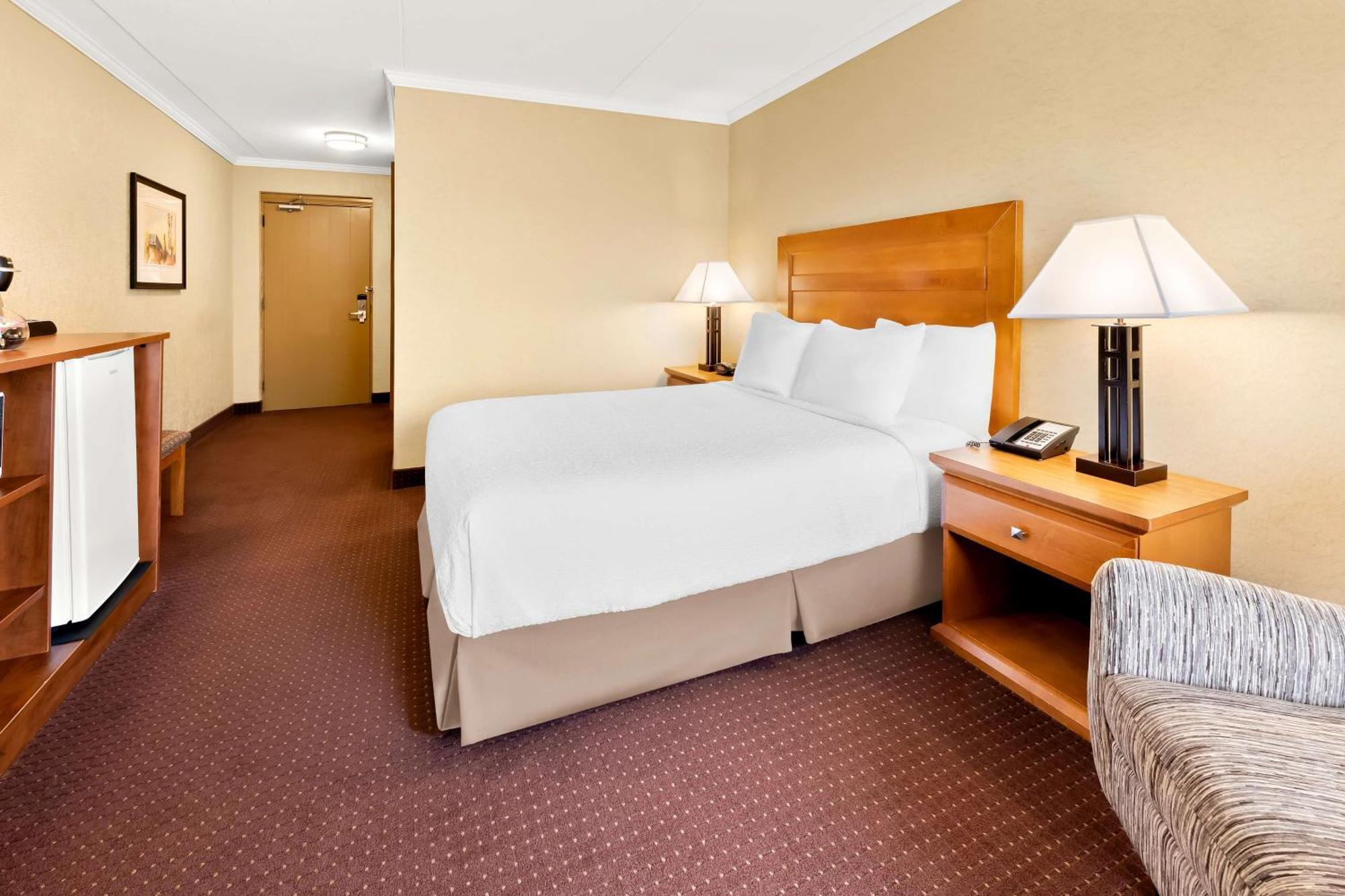 Best Western Plus Norwester Hotel & Conference Centre Тъндърбей Екстериор снимка
