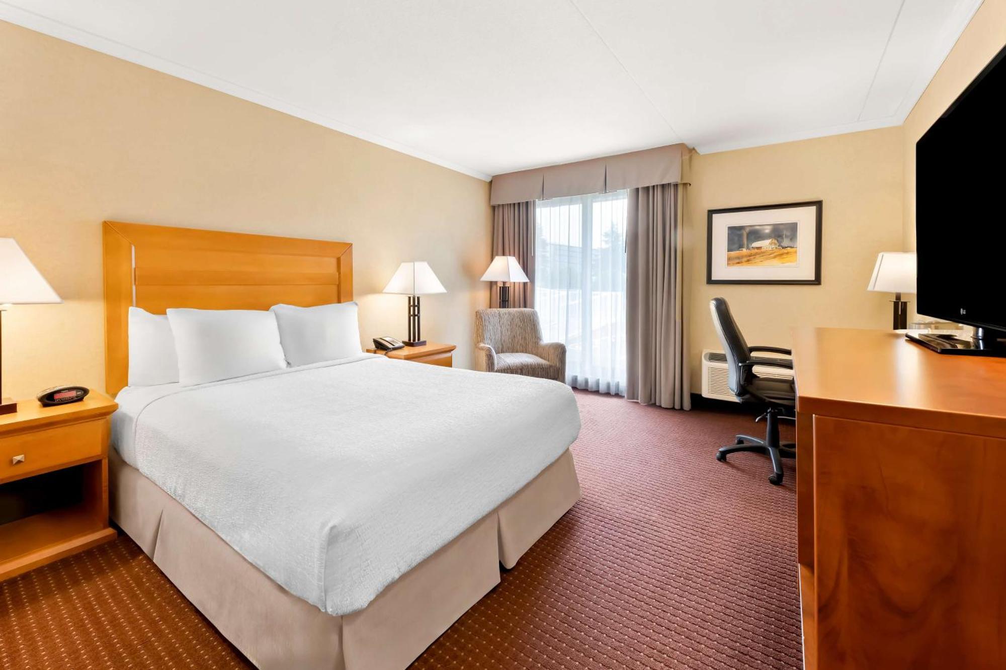 Best Western Plus Norwester Hotel & Conference Centre Тъндърбей Екстериор снимка