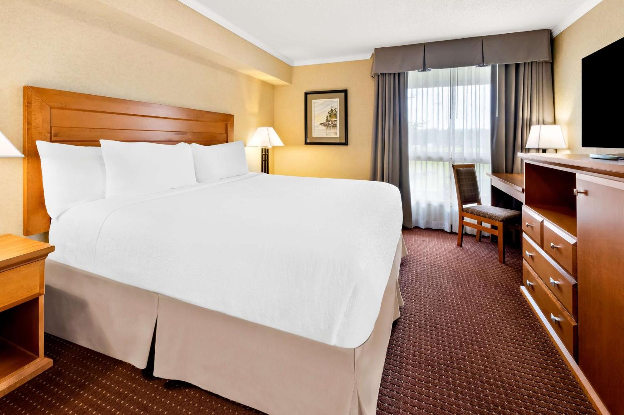 Best Western Plus Norwester Hotel & Conference Centre Тъндърбей Екстериор снимка