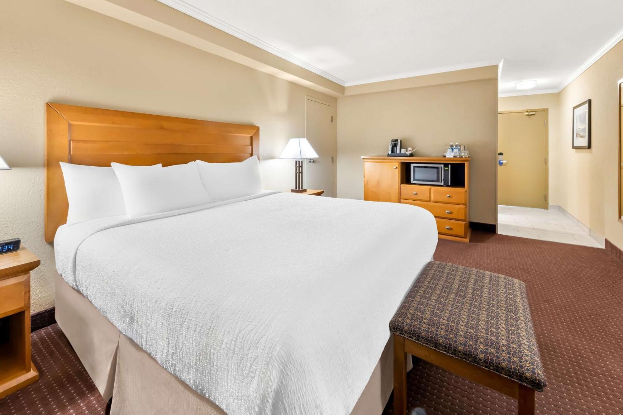 Best Western Plus Norwester Hotel & Conference Centre Тъндърбей Екстериор снимка