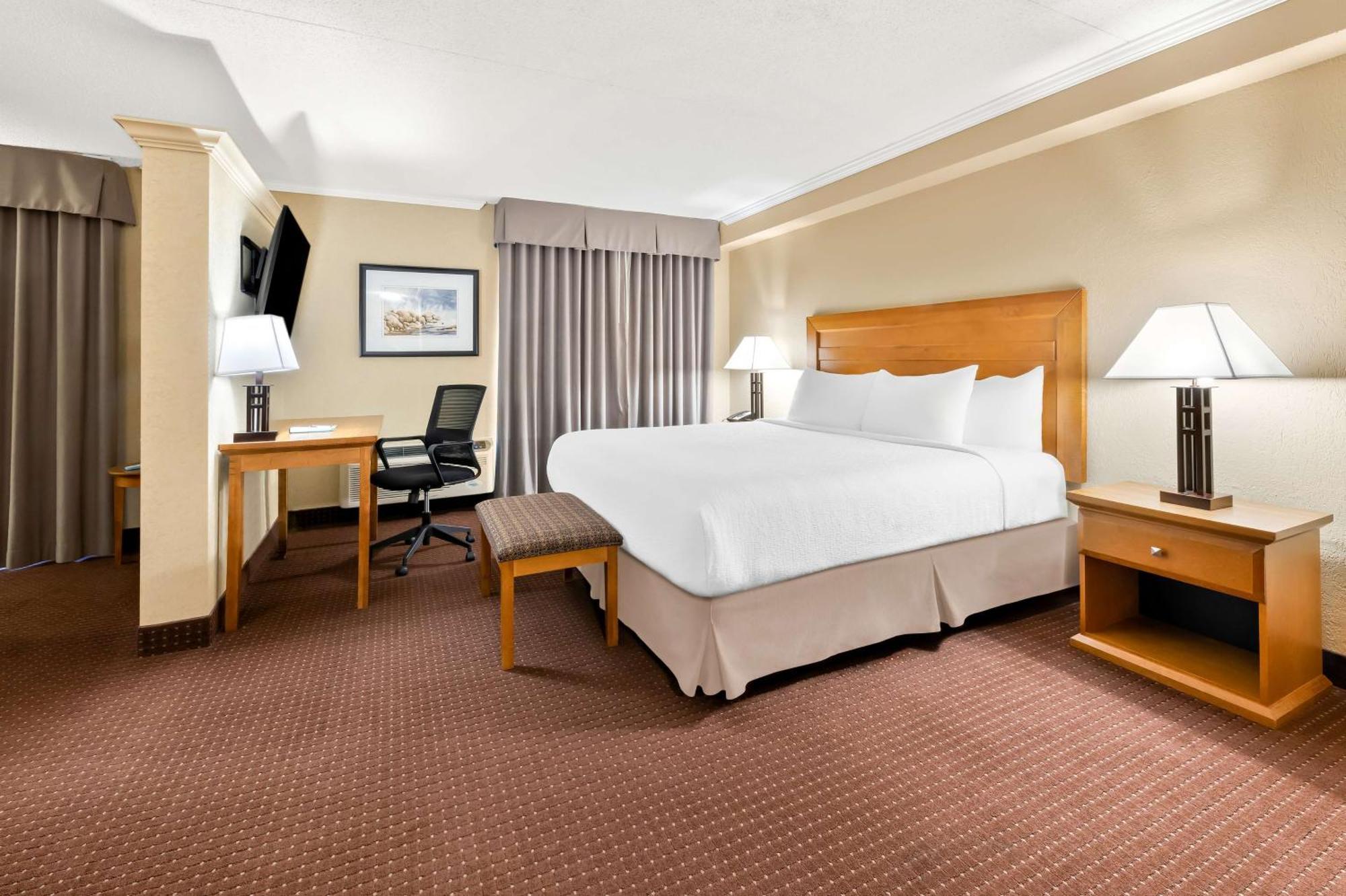 Best Western Plus Norwester Hotel & Conference Centre Тъндърбей Екстериор снимка