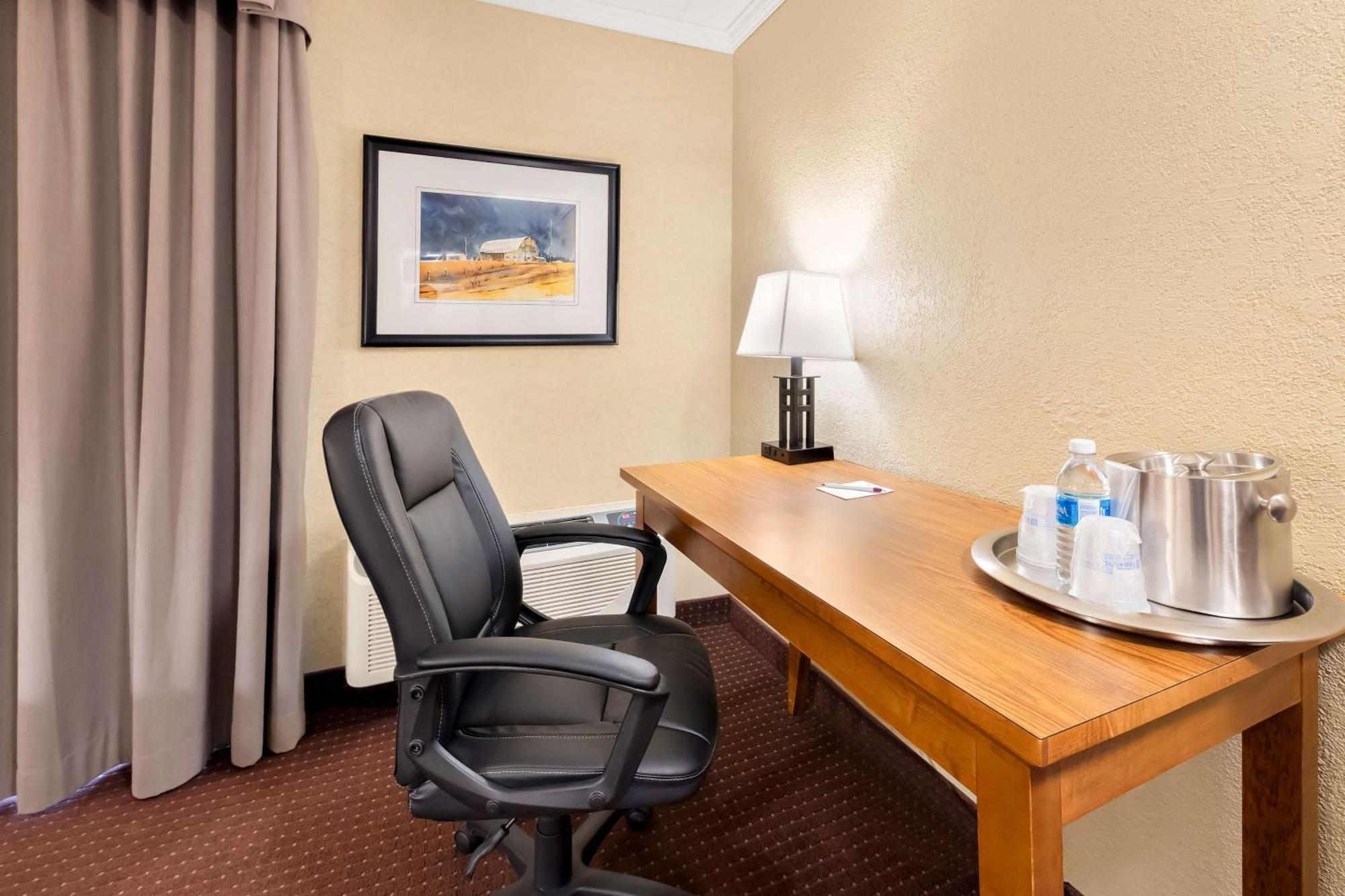 Best Western Plus Norwester Hotel & Conference Centre Тъндърбей Екстериор снимка
