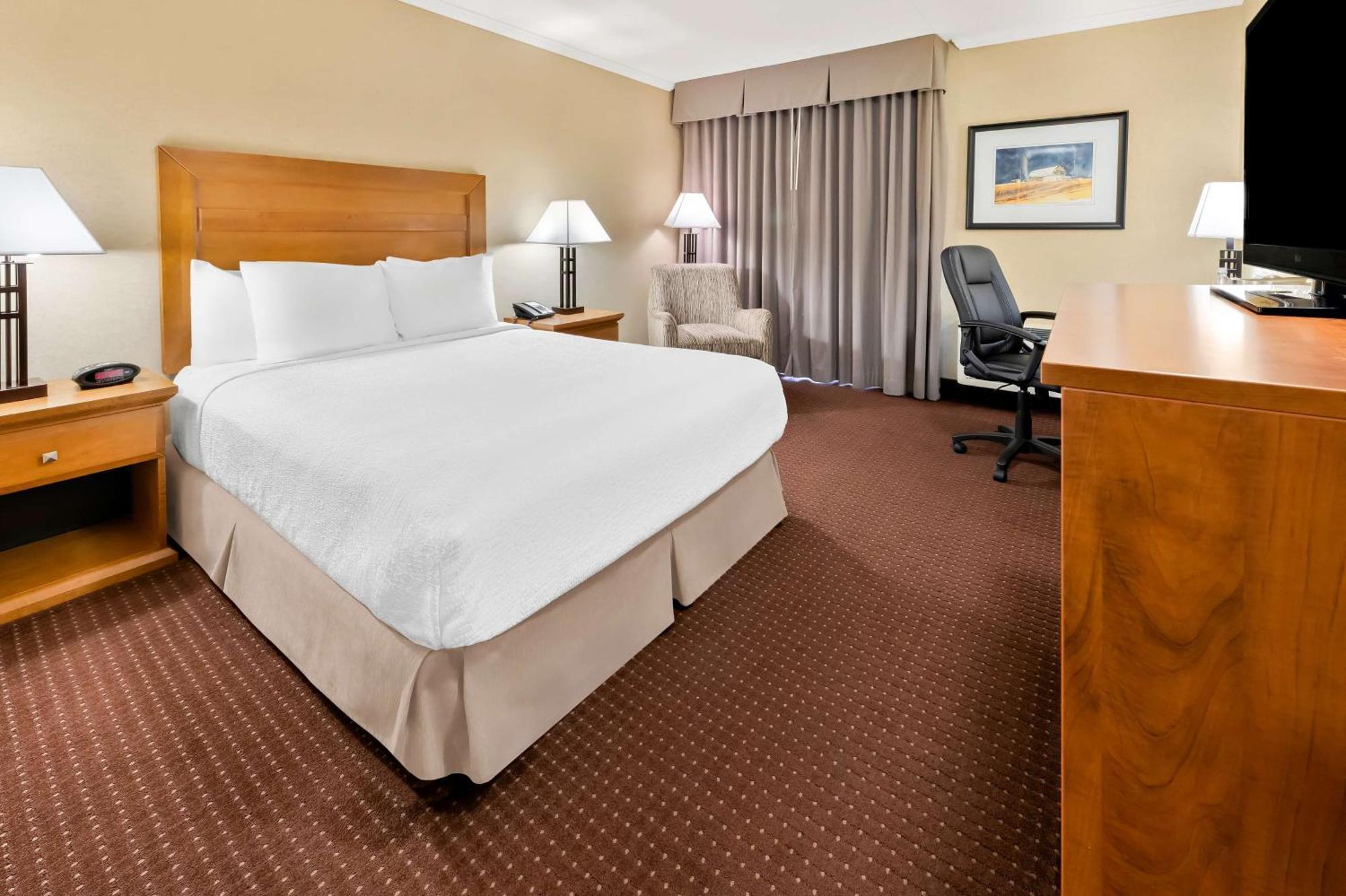 Best Western Plus Norwester Hotel & Conference Centre Тъндърбей Екстериор снимка