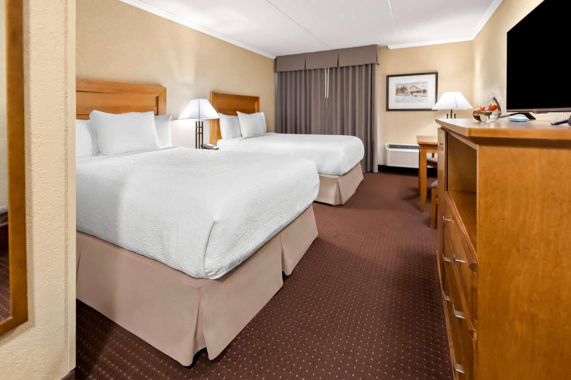 Best Western Plus Norwester Hotel & Conference Centre Тъндърбей Екстериор снимка