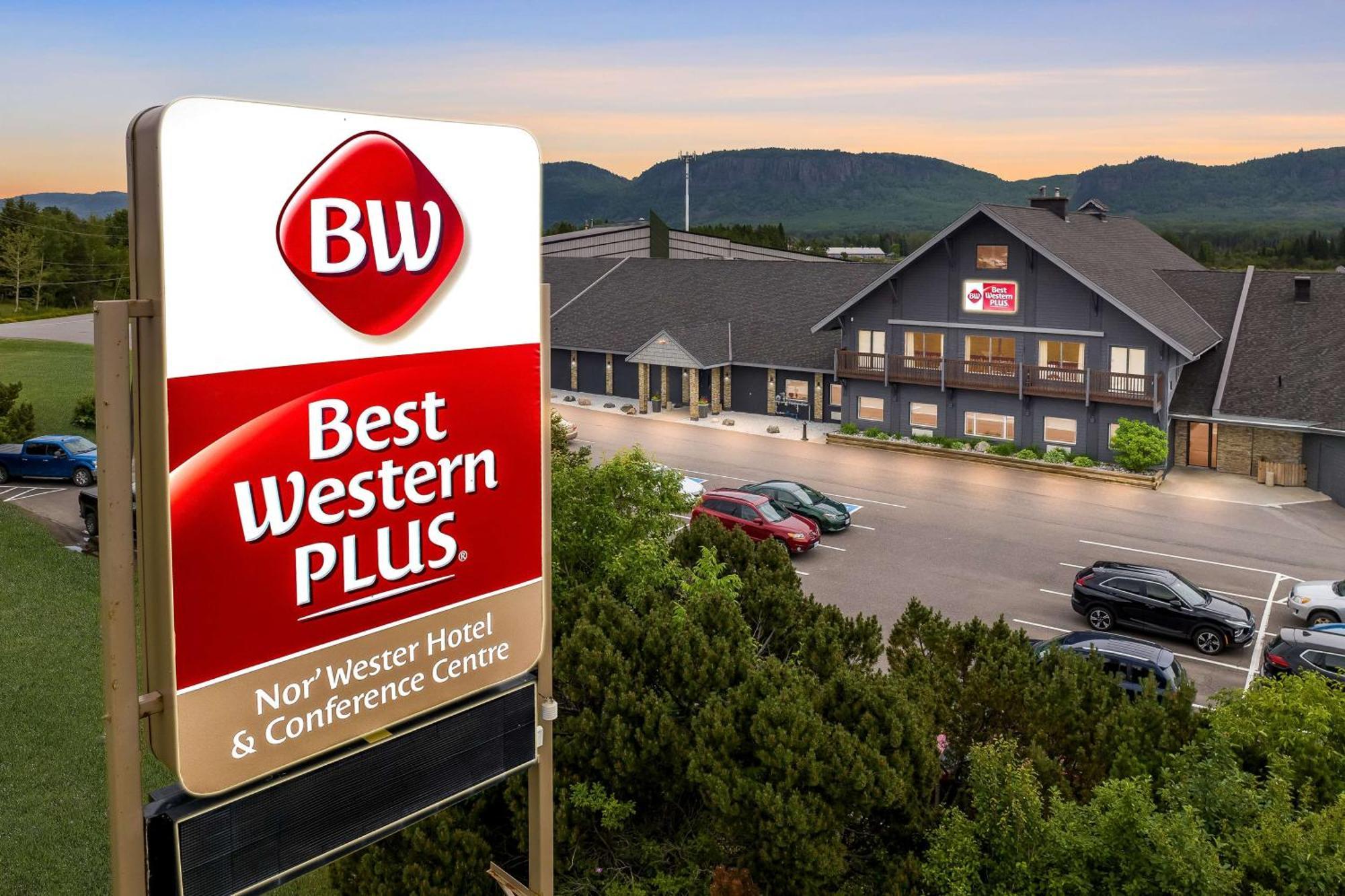 Best Western Plus Norwester Hotel & Conference Centre Тъндърбей Екстериор снимка