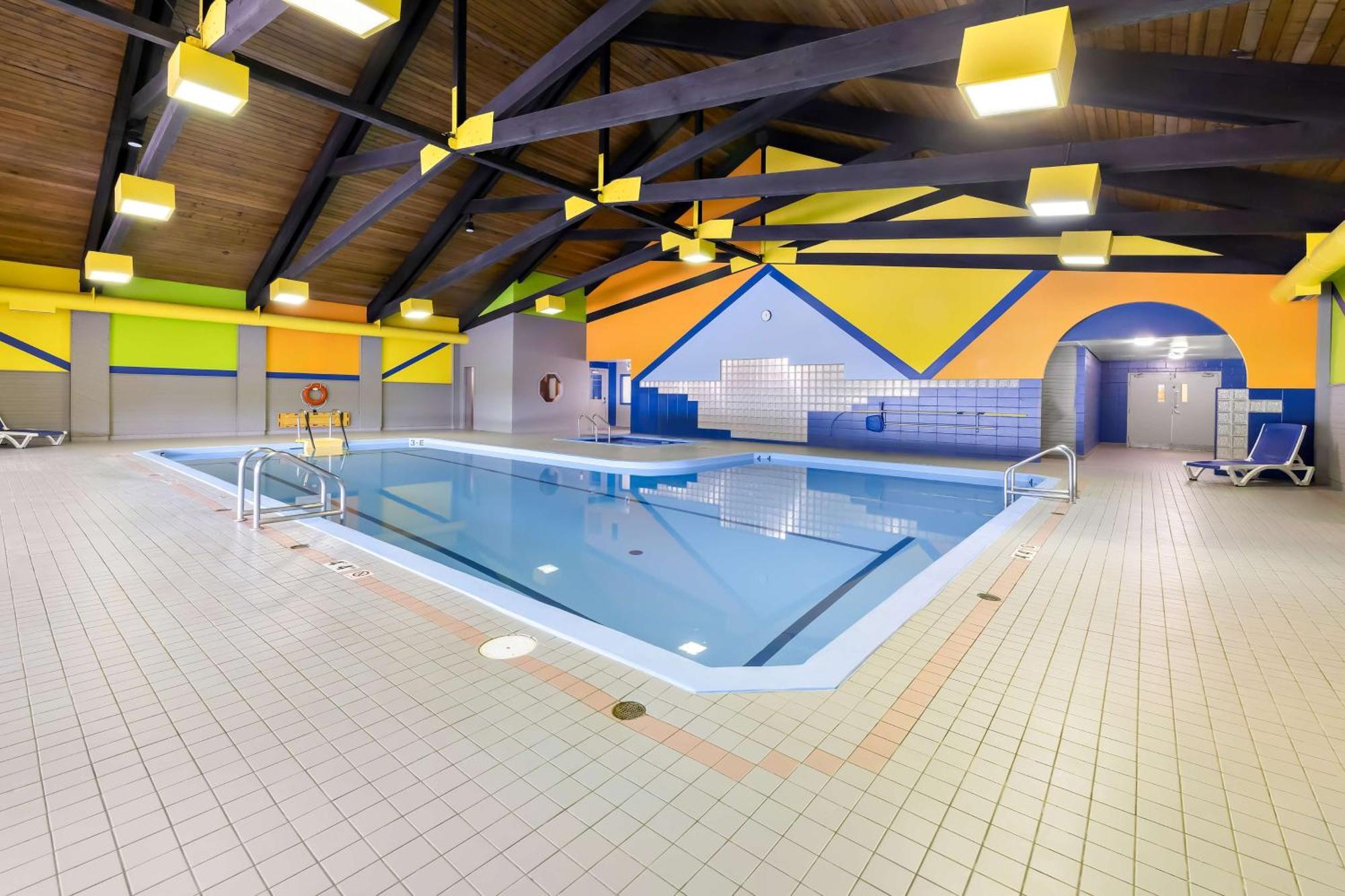 Best Western Plus Norwester Hotel & Conference Centre Тъндърбей Екстериор снимка
