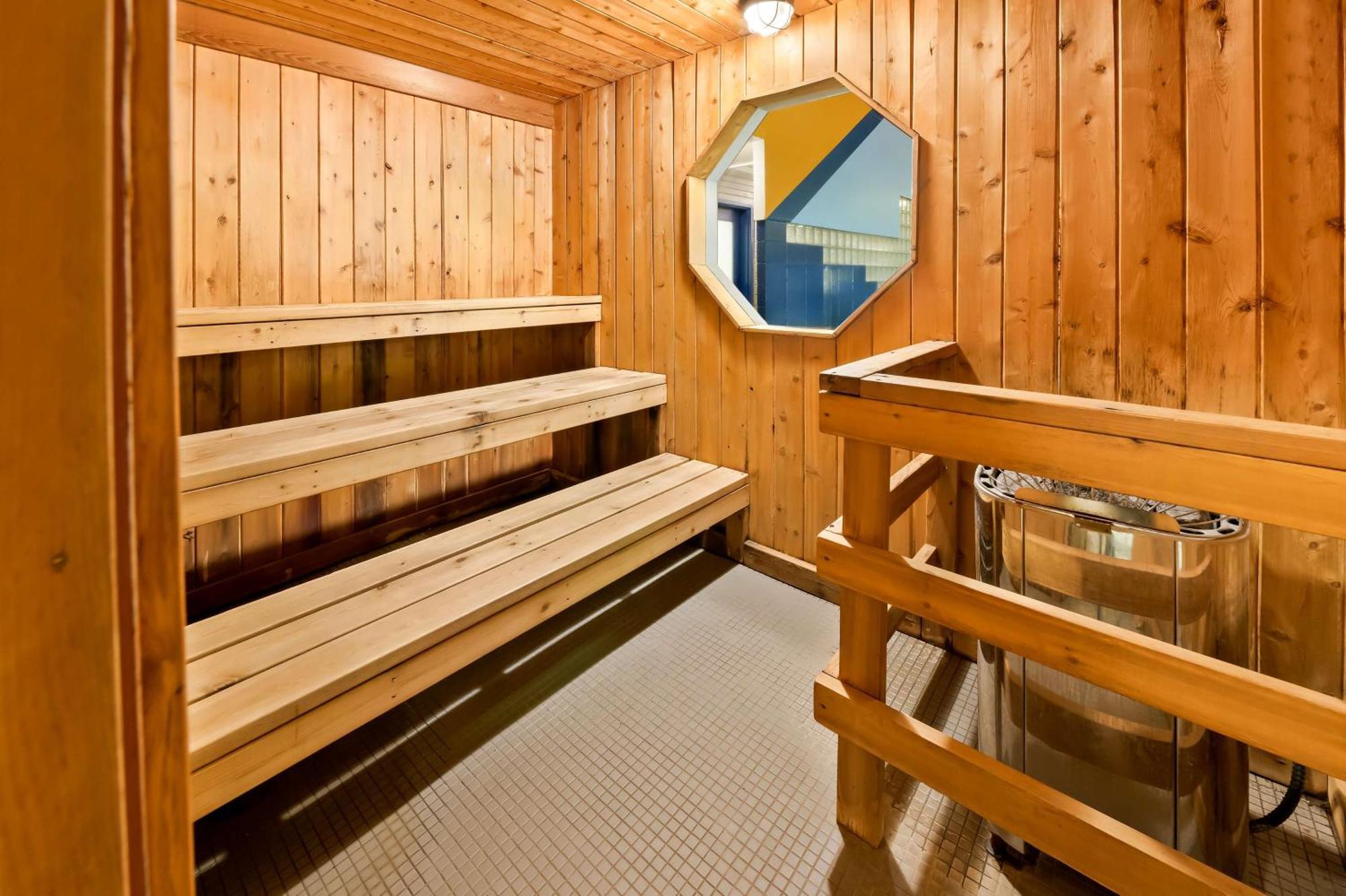 Best Western Plus Norwester Hotel & Conference Centre Тъндърбей Екстериор снимка