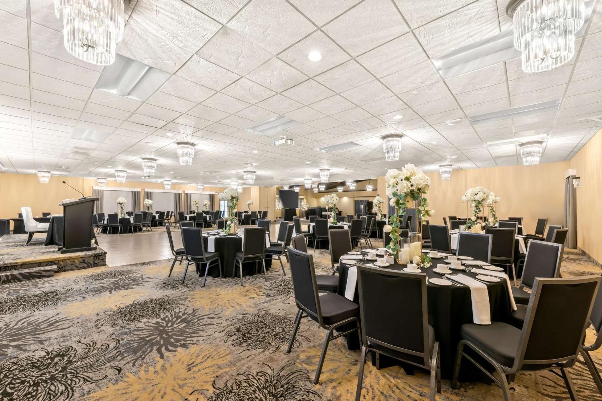 Best Western Plus Norwester Hotel & Conference Centre Тъндърбей Екстериор снимка