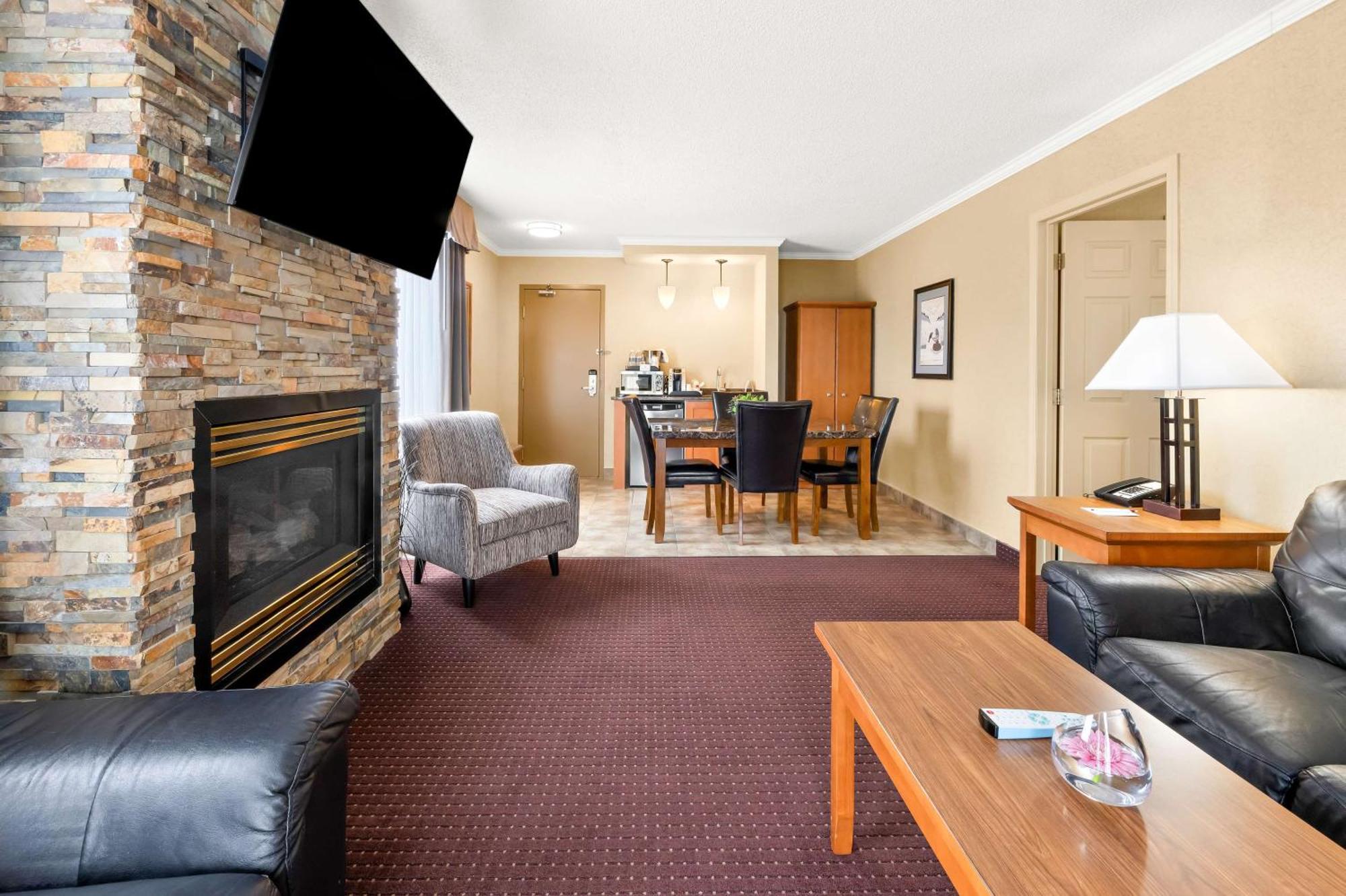 Best Western Plus Norwester Hotel & Conference Centre Тъндърбей Екстериор снимка